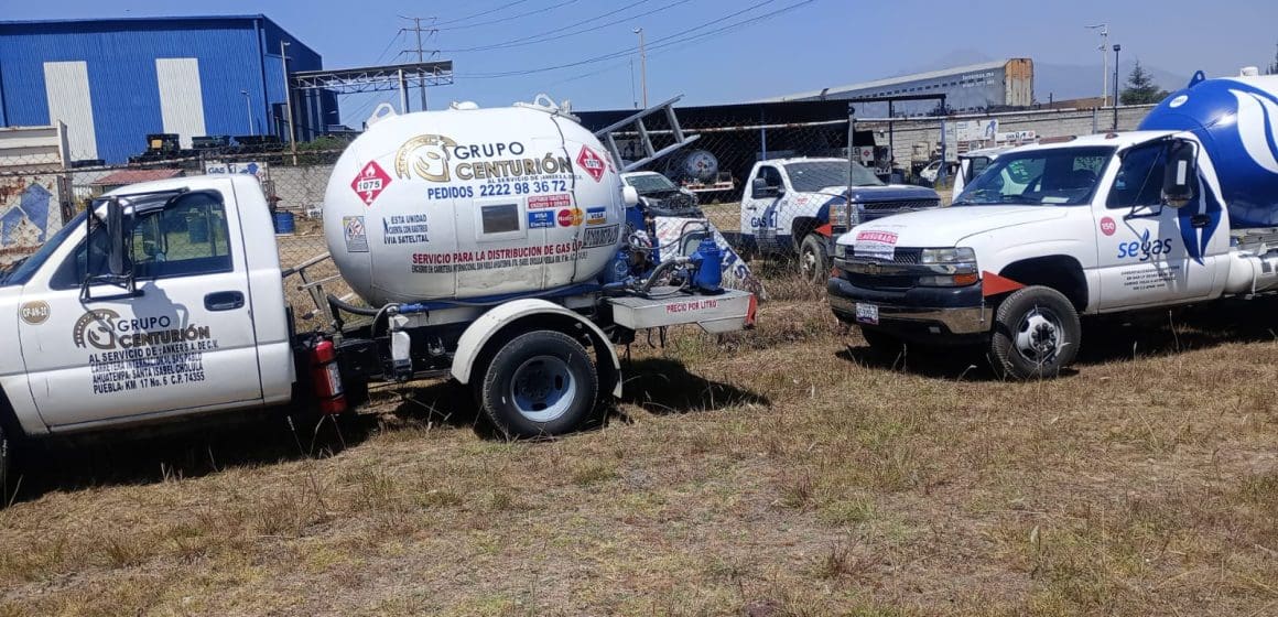 Protección Civil de Cuautlancingo asegura seis vehículos de gas LP en operativo de seguridad