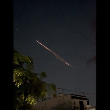 Captan objeto misterioso surca el cielo en Jalisco y Colima