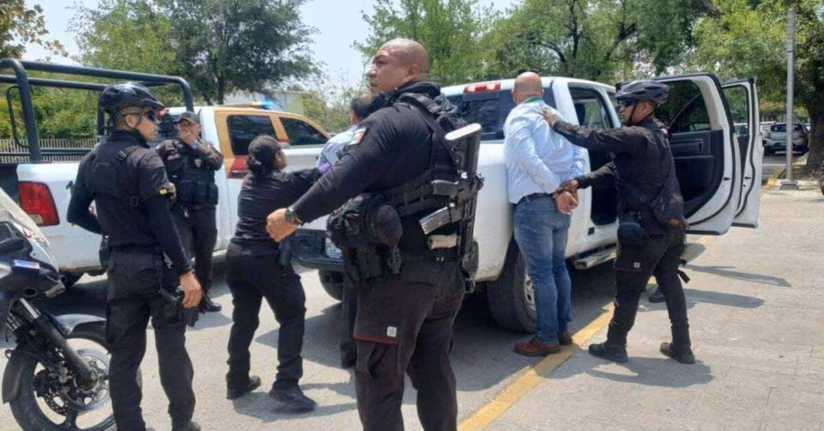 Sheinbaum exige investigar supuesto caso de arma 'sembrada' a delegado del IMSS en Tamaulipas 1 Claudia Sheinbaum pide aclarar detencion irregular de delegado del IMSS en Tamaulipas