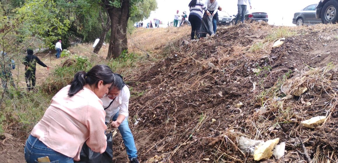 Encabeza Omar Muñoz faena de limpieza en el Río Atoyac