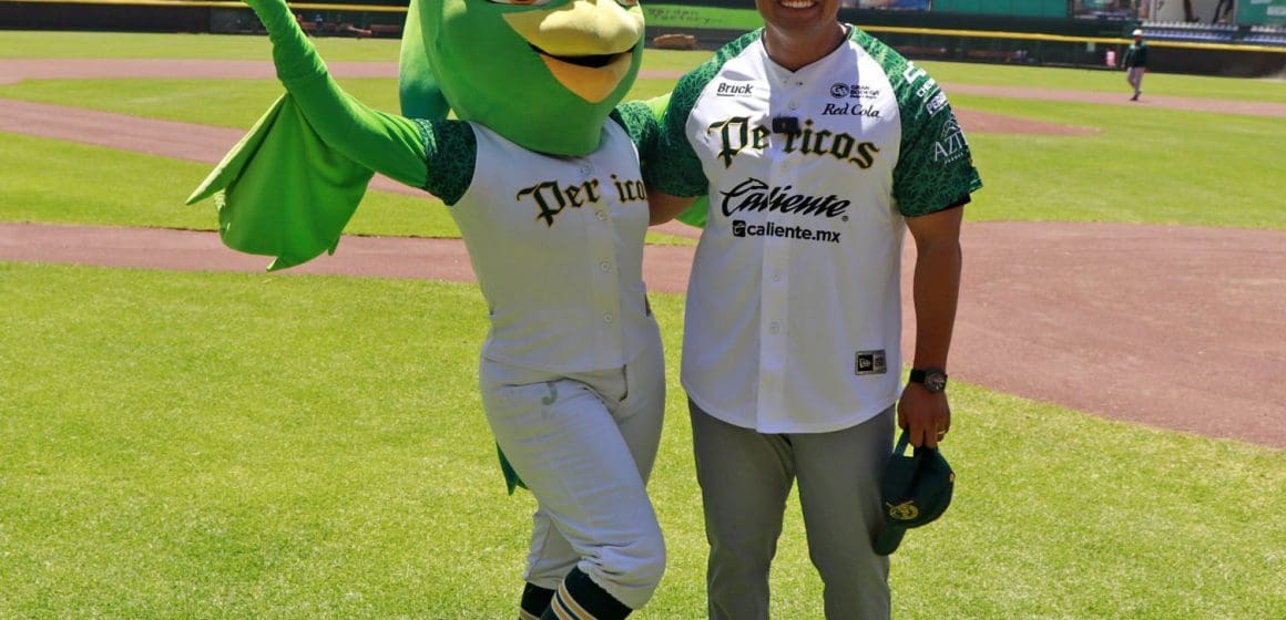 Firma Omar Muñoz convenio de colaboración con el equipo de béisbol “Pericos”