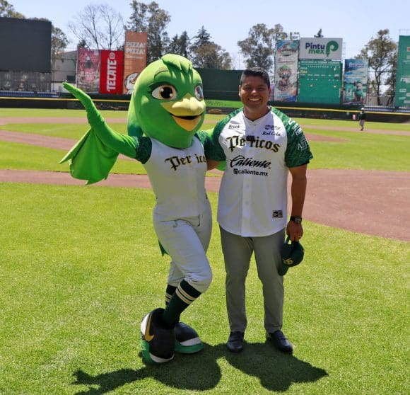 Firma Omar Muñoz convenio de colaboración con el equipo de béisbol “Pericos” Firma Omar Muñoz convenio de colaboración con el equipo de béisbol “Pericos”