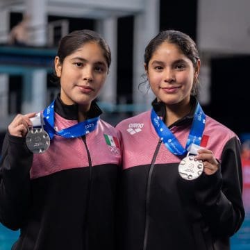 Gemelas Mía y Lía Cueva conquistan medalla de plata en la Copa del Mundo de Clavados