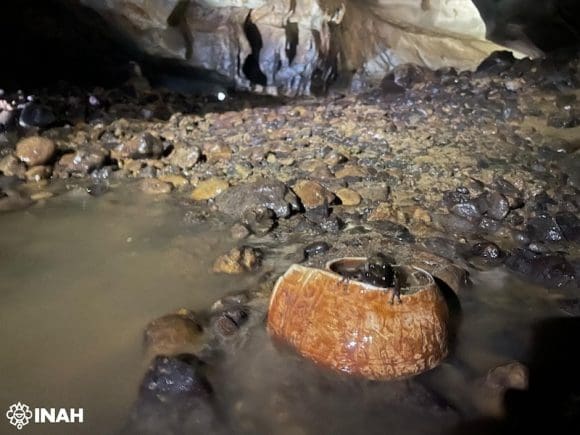 INAH reporta sorprendente hallazgo de piezas en cueva Tlayócoc de Guerrero