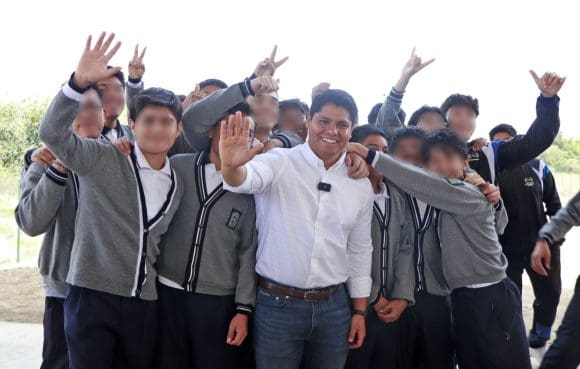 Inaugura Omar Muñoz arco techo en la Unidad Educativa Frida Kahlo