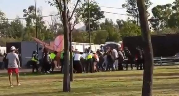 Mueren dos personas tras colapso de estructura en festival AXE Ceremonia