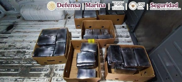 Aseguran 238 paquetes de metanfetamina y 122 de cocaína en Baja California