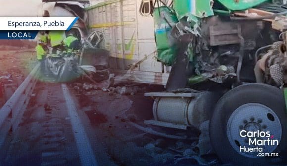 Tragedia en autopista Esperanza-Puebla: Choque de tráilers deja dos operadores muertos