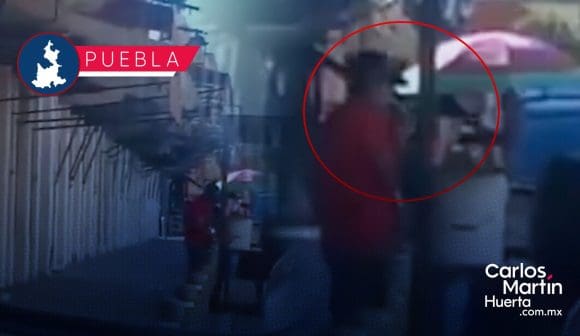 Vendedor escupe a gelatinas en El Parián ¡Repugnante! Vendedor de gelatinas escupe en su mercancía en El Parián
