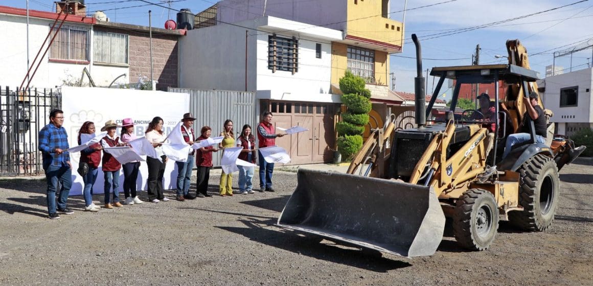 Alcalde Omar Muñoz inicia pavimentación en Reserva Quetzalcóatl