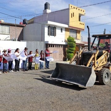 Alcalde Omar Muñoz inicia pavimentación en Reserva Quetzalcóatl