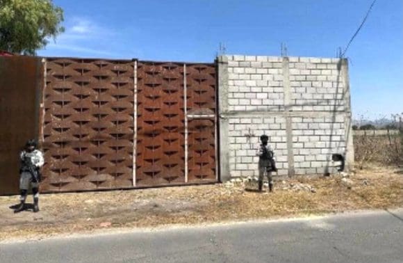 Aseguran vehículos e inmuebles vinculados al robo de combustibles en Tepeaca y Huejotzingo