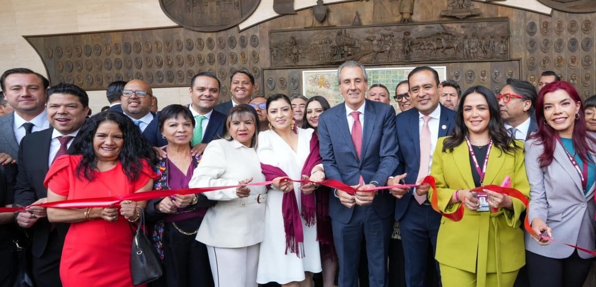 Pepe Chedraui inaugura exposición de la Ciudad de Puebla en San Lázaro por su 494 aniversario