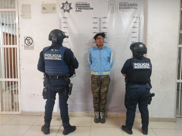 WhatsApp Image 2025-04-18 at 4.08.44 PM La SSCyPC de Cuautlancingo detuvo a una persona por sustraer mercancía de un Oxxo