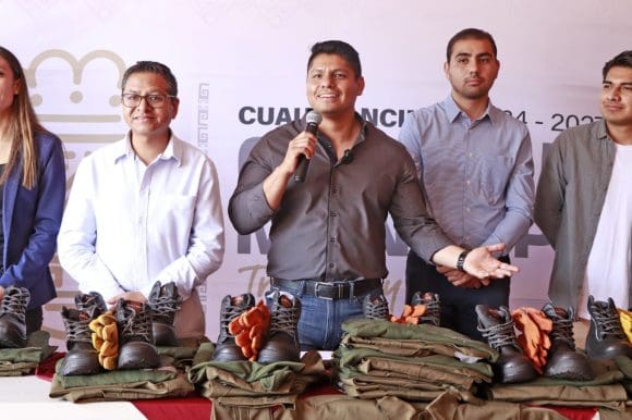 Entrega Omar Muñoz uniformes al personal del Servicio de Recolección de Residuos Sólidos Urbanos
