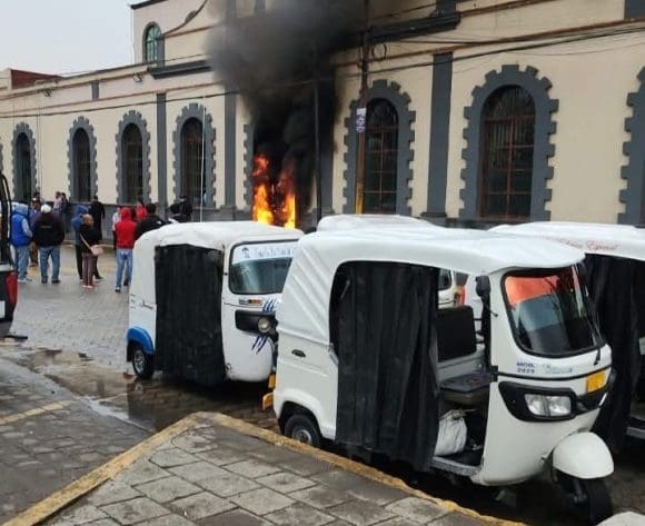 Violencia en Acatzingo: Disturbios por robo de autopartes terminan en vandalismo