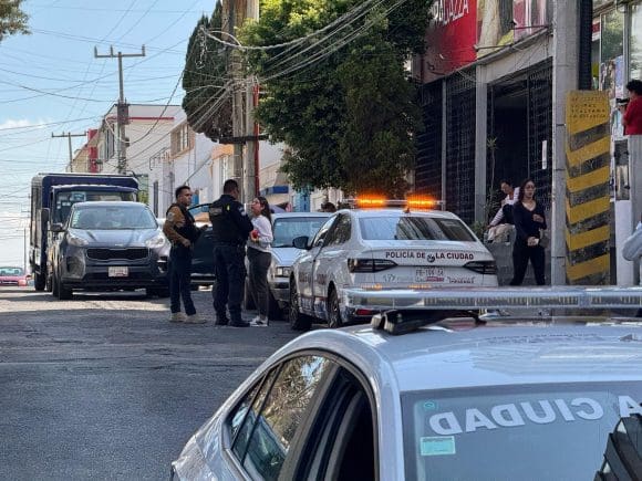 Mujer es atacada a balazos tras retirar efectivo en banco de Las Ánimas, Puebla