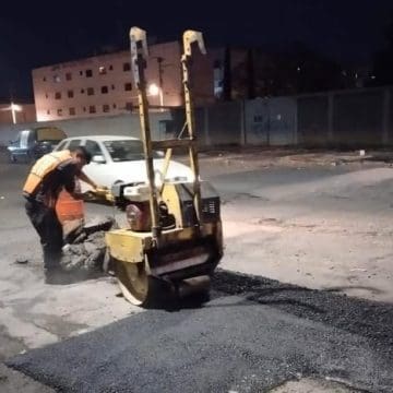 Supervisa Pepe Chedraui campaña nocturna de bacheo en la capital