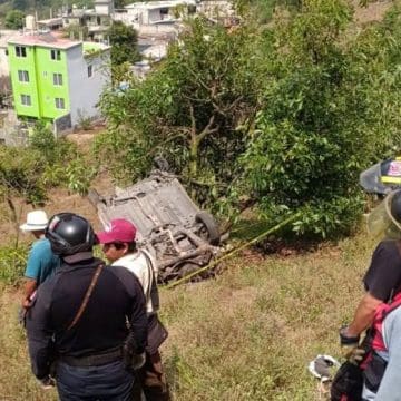 Tragedia en Naupan: auto cae a un barranco y deja dos muertos