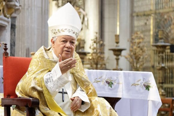 La humildad de Cristo se revive en la Catedral de Puebla con el lavatorio de pies