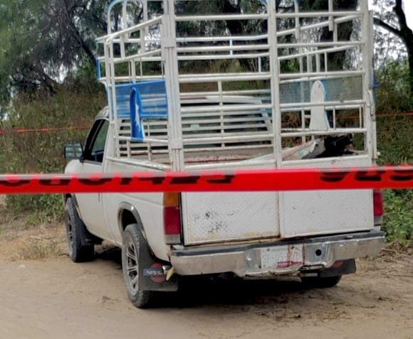 Hallan cadáver de comerciante maniatado en camioneta en Altepexi
