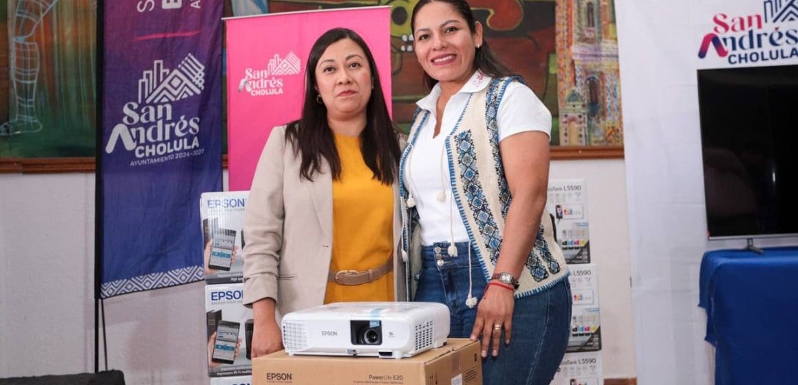Fortalece Lupita Cuautle la educación con tecnología en San Andrés Cholula