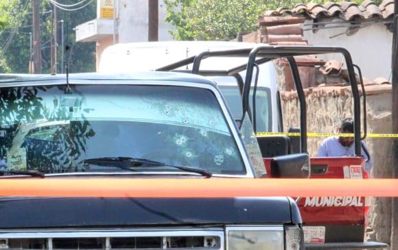 Hombre asesinado a balazos en Coronango, dentro de una camioneta