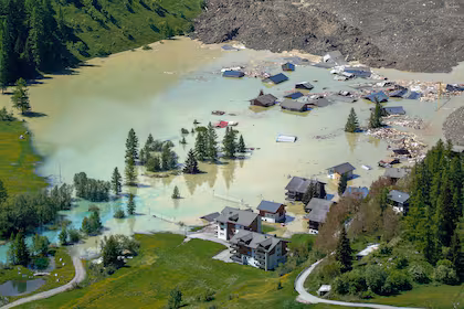 Glaciar colapsa y arrasa con pueblo suizo 1 Glaciar colapsa y arrasa con pueblo suizo