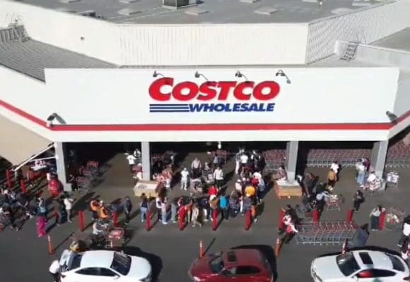 Animal sorprende a clientes de Costco Puebla