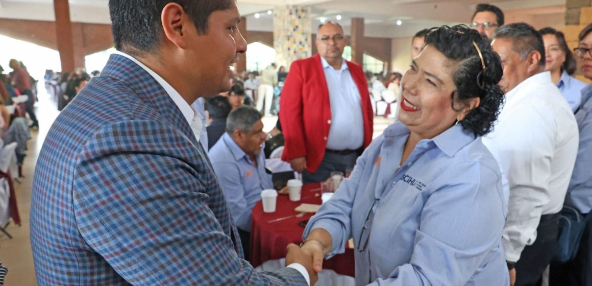 Reconocen labor de los maestros en Cuautlancingo como constructores del presente y futuro