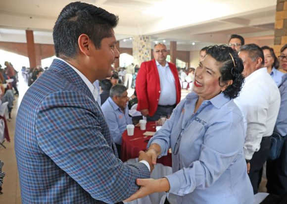 Reconocen labor de los maestros en Cuautlancingo como constructores del presente y futuro