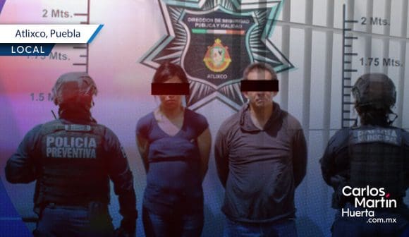 Detienen a pareja en vehículo robado y arma de fuego en Atlixco