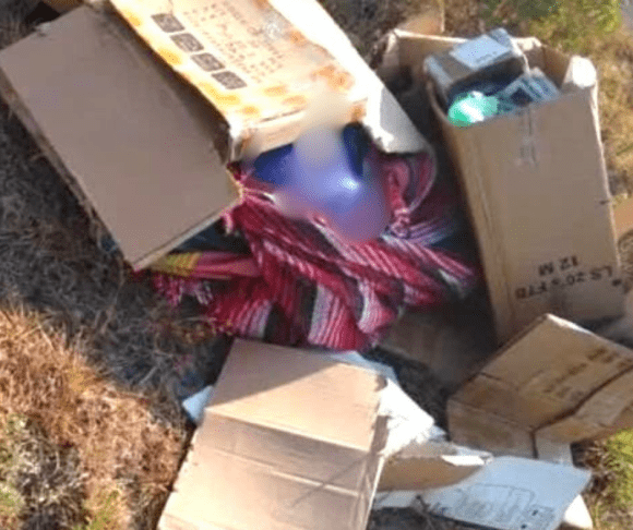 Hallan cadáver encobijado y cubierto con cartones en San Jerónimo Caleras, Puebla