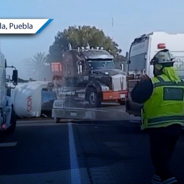 Dos accidentes en la autopista México-Puebla provocan caos vial