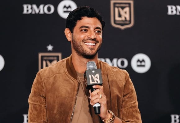 Carlos Vela anuncia su retiro del futbol
