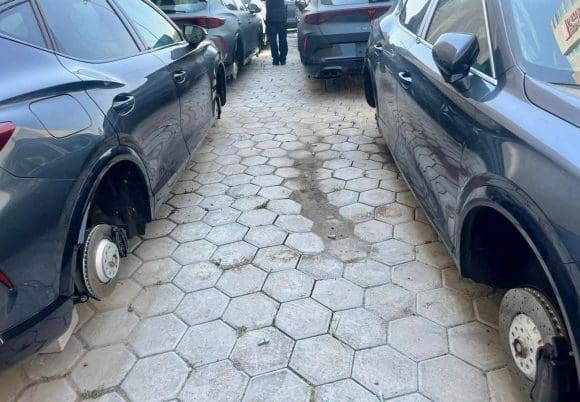 Robo de neumáticos a 16 vehículos Cupra en San Andrés Cholula, Puebla