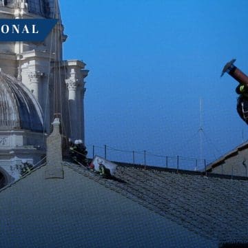 Instalan chimenea en la Capilla Sixtina para el cónclave
