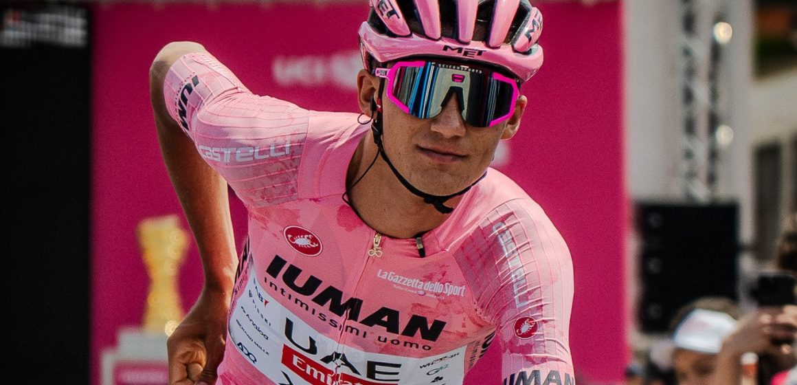 Isaac del Toro afianza liderato del Giro de Italia tras la etapa 14
