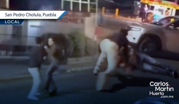 Motociclista y automovilista protagonizan pelea en las calles de San Pedro Cholula