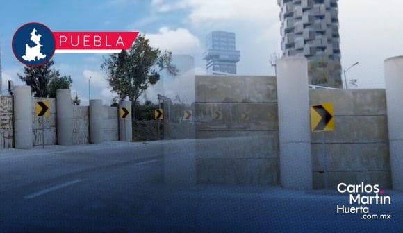 Roban pasto sintético del Distribuidor vial Periférico Ecológico; no duró ni 6 meses