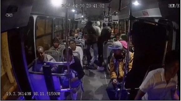 Violento asalto en unidad de transporte en Mártires del Trabajo, Puebla