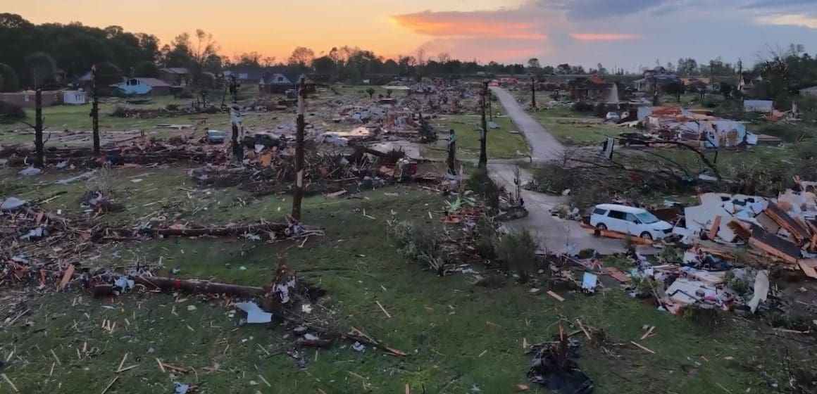 Sistema de tornados deja 21 muertos en Kentucky y Misuri