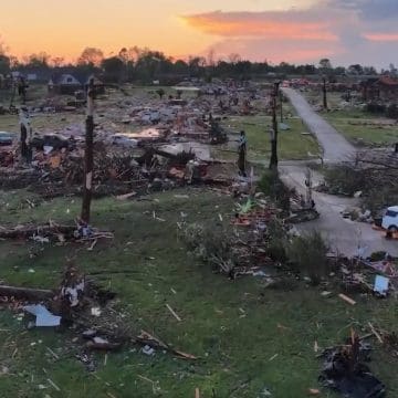 Sistema de tornados deja 21 muertos en Kentucky y Misuri