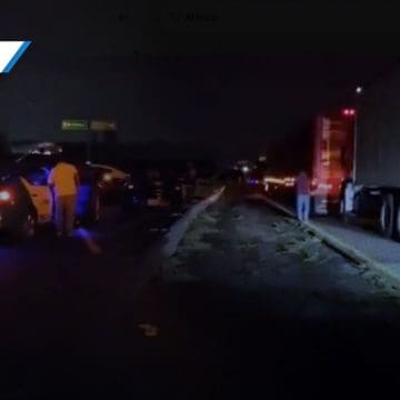 Transportistas bloquean Vía Atlixcáyotl y autopista Siglo XXI tras asesinato de chofer de la Ruta 9