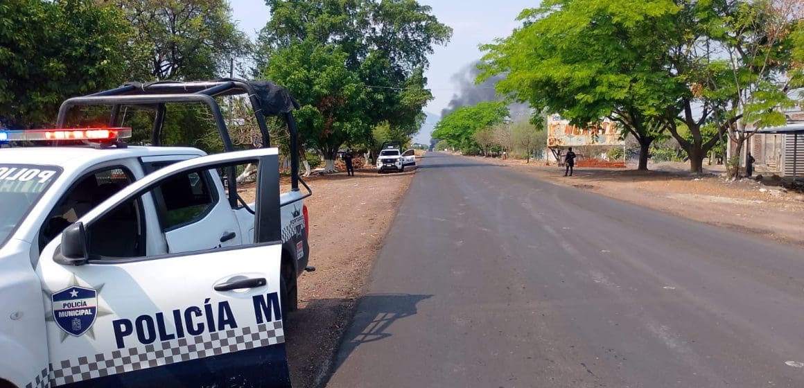 Dos policías muertos, un herido y bloqueos, saldo de jornada violenta en Michoacán