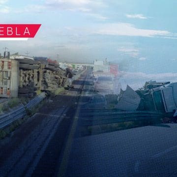 Volcadura de tráiler provoca cierre parcial de la autopista Puebla-Orizaba