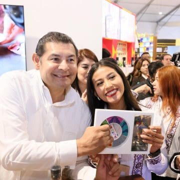 Puebla, sus Pueblos Mágicos y sus artesanías brillaron en Tianguis Turístico 2025