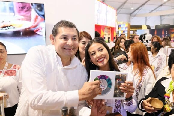 Puebla, sus Pueblos Mágicos y sus artesanías brillaron en Tianguis Turístico 2025