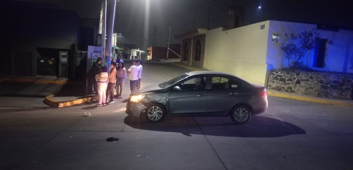 Elementos de la dirección vial de Cuautlancingo detienen a un hombre por daño en propiedad ajena