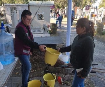 Operativo especial en el panteón municipal de Puebla por el Día de las Madres
